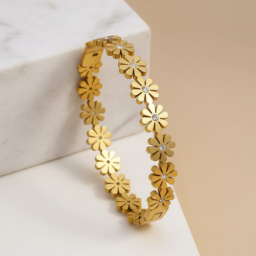 Bloom Ring – White Stone Prop