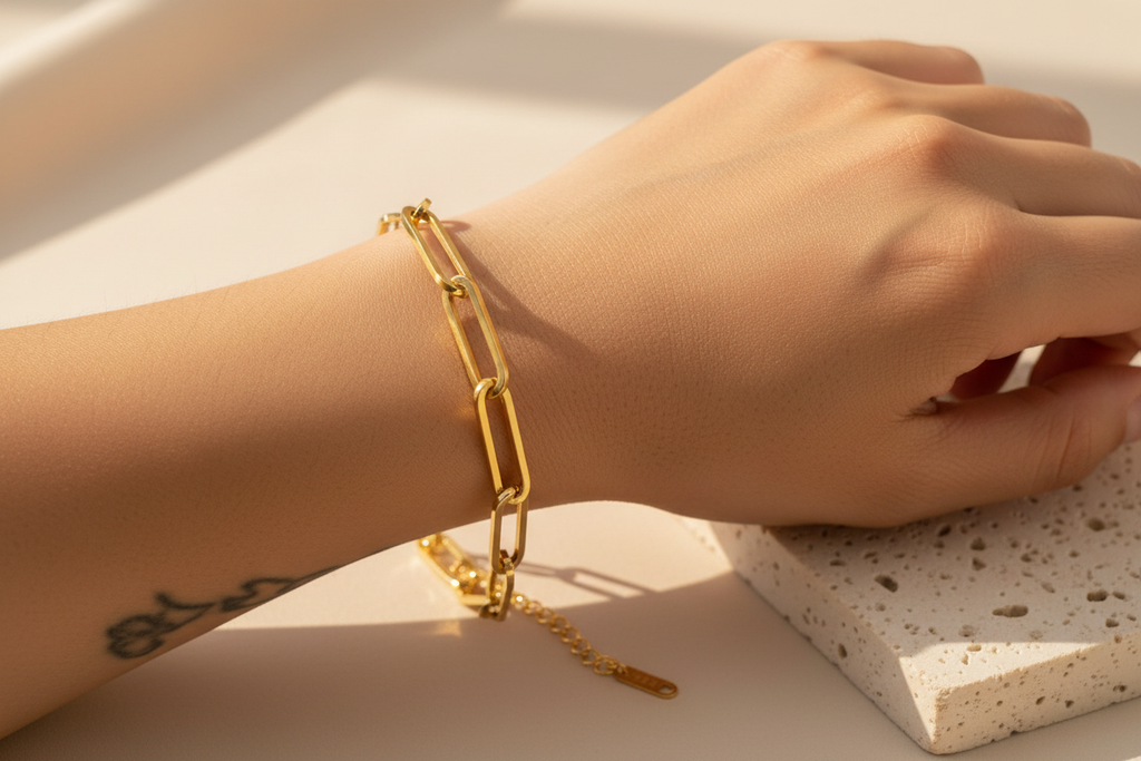 Elegant wrist shot
